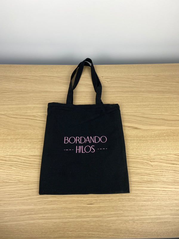 TOTE BAG NEGRA - BORDANDO HILOS
